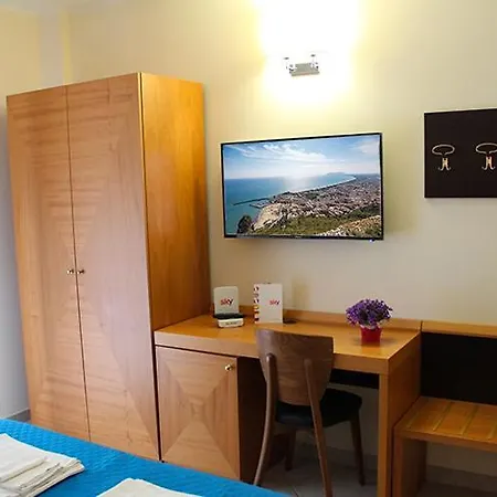 Отель Mare Azzurro Террачина